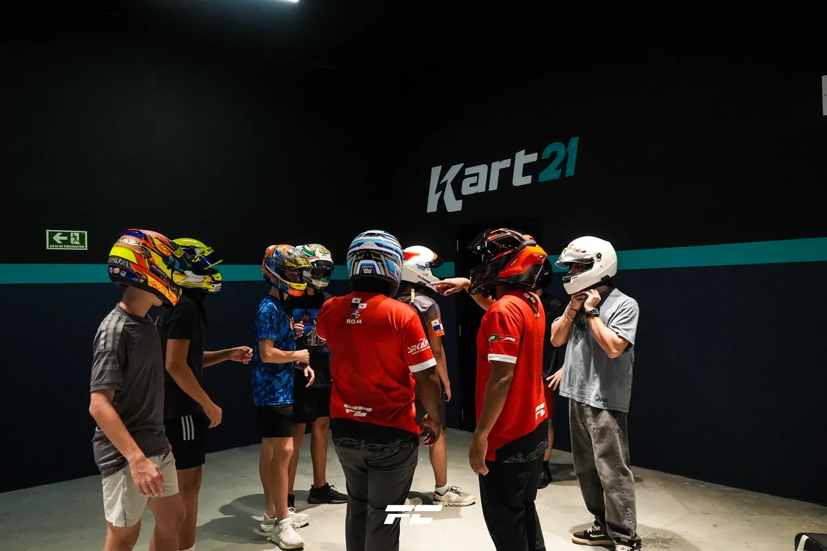 Briefing antes de salir a pista en Kart21