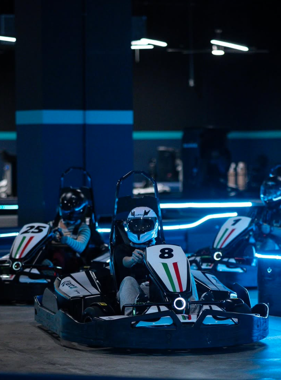 Karts eléctricos en la parrilla de salida de Kart21